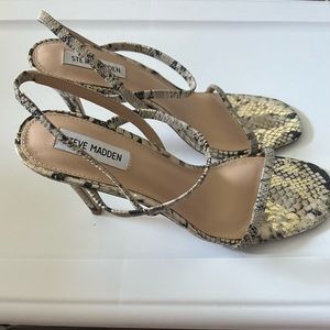 STEVE MADDEN GOLD SNAKE HEEL